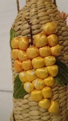 VINTAGE WOOVEN STRAW RATTAN WINE BOTTLE HOLDER CARRIER YELLOW EMBROIDERY GRAPES