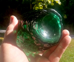PRETTY GREEN CLUSTER OF GRAPES SHAPED WINE BOTTLE WITH EMB LEAF