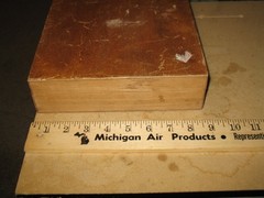 VTG 60s 70s RARE PISTOL BOTTLES IN WOOD BOX TARONA RED TABLE WINE PROP DECOR