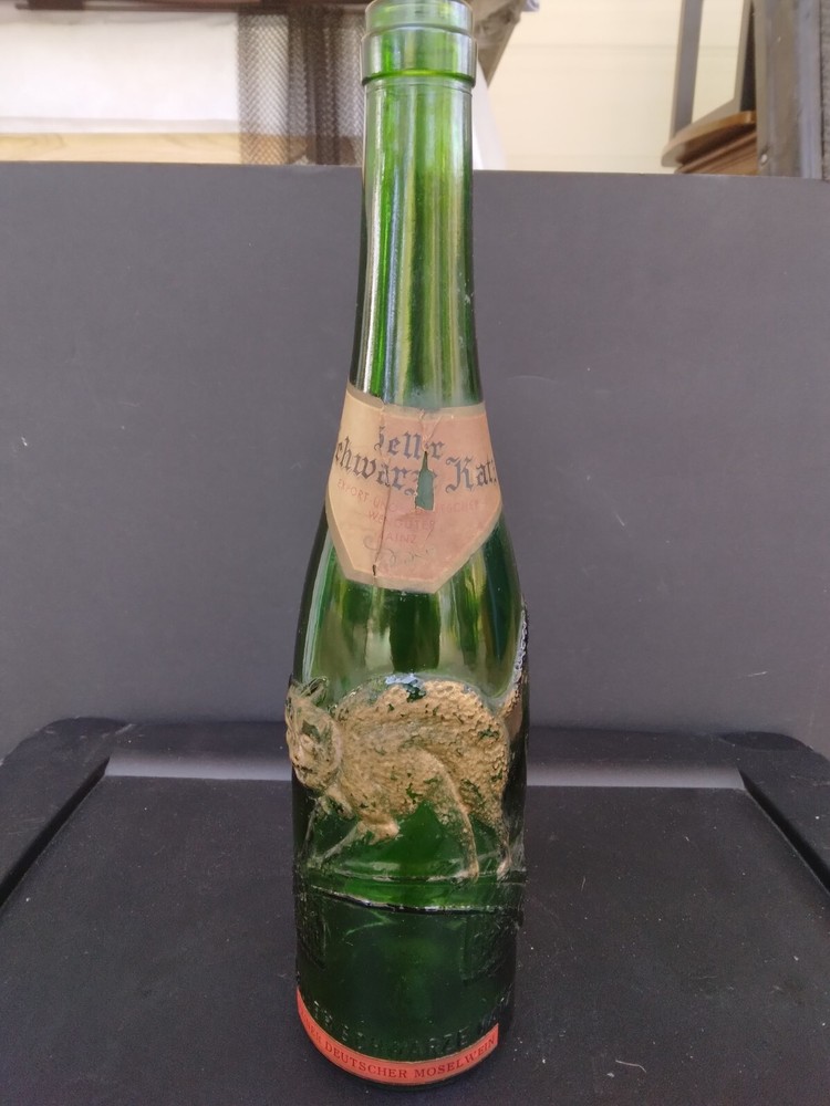 Zeller Schwarze Katz light mosel wine Mainz, Germany Cork Top Green Bottle, 1962