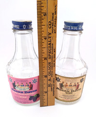 Mogen David Wine Sample 4 oz Bottles – Lot of 2 empty