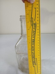 VINTAGE MANISCHEWITZ WINE BOTTLE, DECORATIVE DESIGN, ONE QUART