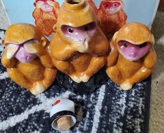 FANTASTIC 1970 No Evil Wise Monkey Trio Sasa Plum Wine Ceramic Decanter with Ori