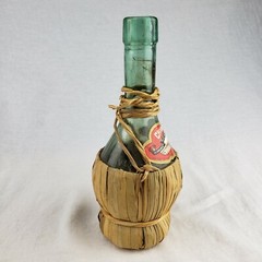 Vintage CHIANTI WINE Bottle BORGHINI Label Wicker Wrapped Green Glass 1/2 Pint