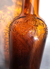 Vtg 10.75&Prime; Bardenheier&rsquo;s (St Louis MO) brown glass quart wine bottle (EMPTY)