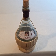 D&rsquo;Aquino Chianti Red Wine 1.5 L Green Glass Fiasco Bottle in Straw Basket