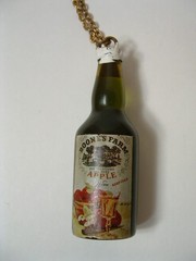 Vintage Boone&rsquo;s Farm Apple Wine Bottle Advertising Chain Necklace