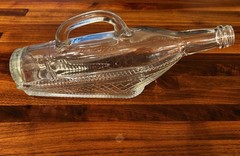 Vintage London Winery Ltd. 1966 Glass Decanter – « Bottle in a Basket » Handle