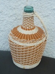 VINTAGE Mid Century Wine Bottle Woven Plastic Wrap Jug Decanter scoubidou viresa