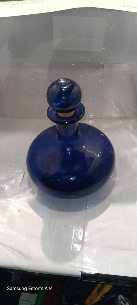 Early 1900&rsquo;s kobalt blue bottle