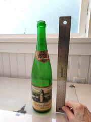 Vintage 1969 Zeller Schwarze Katz Green Wine Bottle w/ Black Cat Label – EMPTY