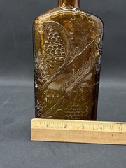 Vintage Bardenheier&rsquo;s Wine Amber Glass Embossed Pint Flask Bottle 1930s-1950s