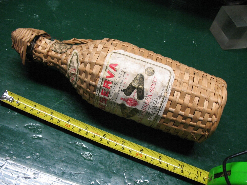 PORTUGUESE MUSCATEL RESERVA WICKER BOTTLE VINTAGE 1955 ONE PINT 8 OZ