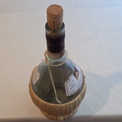 D&rsquo;Aquino Chianti Red Wine 1.5 L Green Glass Fiasco Bottle in Straw Basket