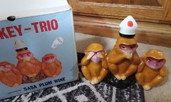 FANTASTIC 1970 No Evil Wise Monkey Trio Sasa Plum Wine Ceramic Decanter with Ori