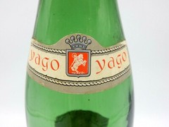 VINTAGE 1961 YAGO RIOJA SANTIAGO SPANISH BURGUNDY 14&Prime; SQUARE BASE BOTTLE