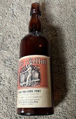 RARE VINTAGE HEITZ CELLARS ST. HELENA, CA CELLAR TREASURE PORT EMPTY WINE BOTTLE