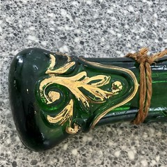 VINTAGE 17”- “CHIANTI” GREEN/GOLD GLASS PISTOL DECANTER-EMPTY