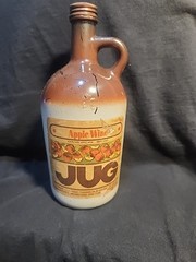Vintage Apple Wine Jug & Lid Mogen David Wine Co. 4/5 Quart