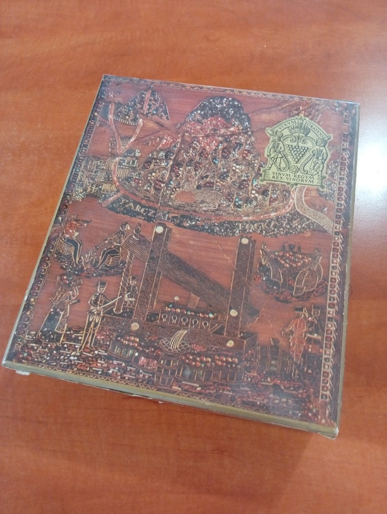 Vintage Tokaji Wine Set in Decorative Box – Rare Collector’s Piece with Story