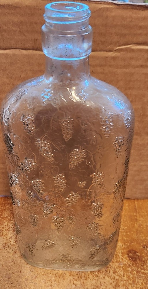 Vintage Wine Flask Pint Clear Bottle embossed Grapes « WINE OVAL&rsquo; Lot 3641