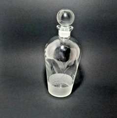 Vintage Etched Crystal Glass Bottle Wine Decamter