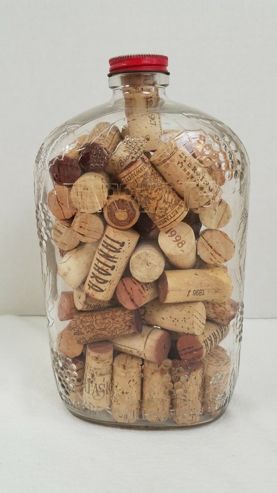 Garrett’s VTG Embossed American Wines 1/2 Gallon Wine Decanter Bottle+Corks