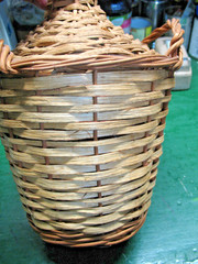 JUAN HERNANDEZ SPANISH BURGUNDY WICKER ENCASED 1 GAL BOTTLE VINT. 1959