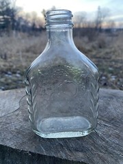 Vintage 1951 BerryCup Shorty Wine Bottle. 2/5pint. New York. Screw Top