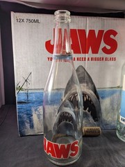 Jaws 50th Anniversary Amity Island Red White Blue Wine Bottle Set With Box