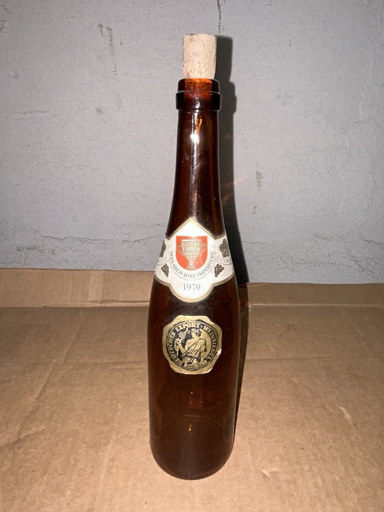 1970 Warre’s Vintage Port Monarch Wine Imports Tytell Selected Glass Bottle