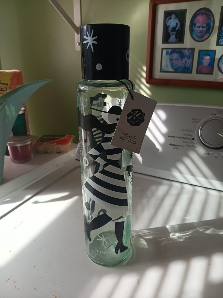 Voga Italia Pinot Grigio Della Venezie Wine Bottle/ Italy 2015 – Empty NWT