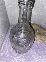 Keystone Vintage 4/5 Quart Glass Wine Bottle Grapes & Leaves Design EUC