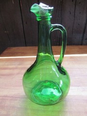 VTG 1.5 LITER GREEN GLASS WORLD WINE 1976 BOTTLE – W/POUR SPOUT