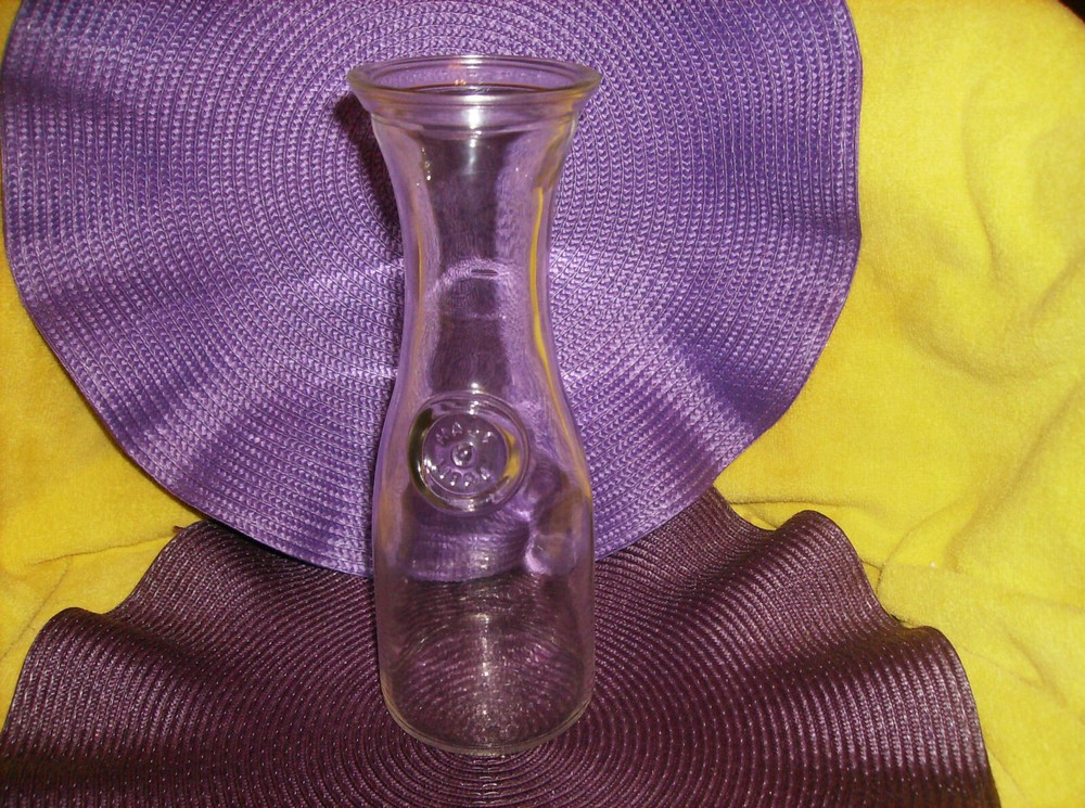 NEW GLASS CARAFE HALF LITER 9-1/2&Prime; HIGH WATER wine BOTTLE NEW IN BOX