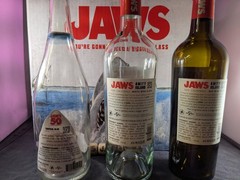 Jaws 50th Anniversary Amity Island Red White Blue Wine Bottle Set With Box