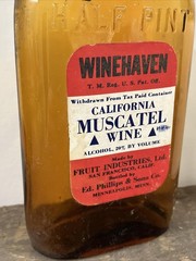 Rare California Muscatel wine half pint Glass Bottle Wisconsin Partial Sticker