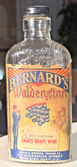 RARE ANTIQUE ORIGINAL » BERNARD&rsquo;S  » GRAPE WINE PAPER LABEL BOTTLE !! » NICE « 