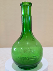 1910&rsquo;s Emerald Green ROYAL MINT SAUCE Antique Bottle 6.25&Prime; H USA Made