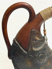 Vtg Spanish Style Porron Wine Decanter w/Fish Display Art 15&Prime;x10&Prime;x4&Prime; Faux Wood