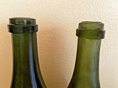 SET of 2 VINTAGE 10” GREEN GLASS EMPTY WINE BEER BOTTLE BUBBLE PUNT BOTTOM 14oz