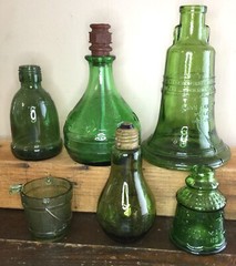 VTG GREEN GLASS EMBOSSED VASE EC BRODY CAPE MAY BITTER CATHEDRAL 15 BOTTLE LOT