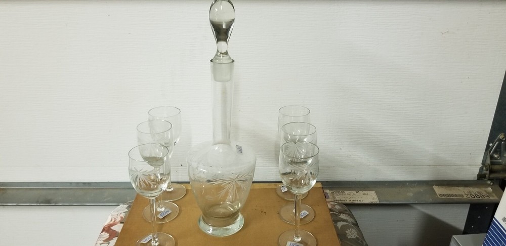 Toscany Etched Crystal Decanter with 6 Glasses