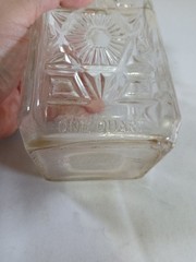 VINTAGE MANISCHEWITZ WINE BOTTLE, DECORATIVE DESIGN, ONE QUART