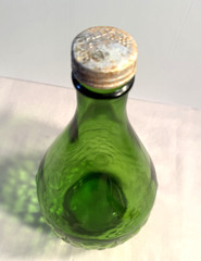 Vtg Gallo Green Emerald Glass Wine Bottle/Jug With Embossed Grapes 1/2 Gallon