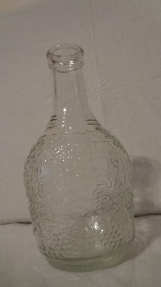 VINTAGE CLEAR GLASS WINE DECANTER BOTTLE EMBOSSED GRAPES LEAVES VINES 4/5 QUART