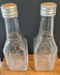 2 Vintage Manischewitz Pint Glass Wine Bottle Decorative