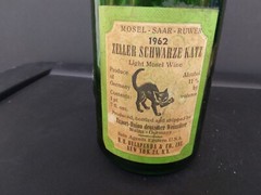 Zeller Schwarze Katz light mosel wine Mainz, Germany Cork Top Green Bottle, 1962