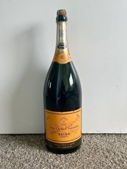 VEUVE CLICQUOT PONSARDIN 24&Prime; CHAMPAGNE DUMMY DISPLAY COLLECTIBLE EMPTY BOTTLE