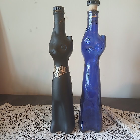 Set of 2 HAPPY CAT Wine Bottles corks 13&Prime; Tall Riesling Matte Black Blue Mosel